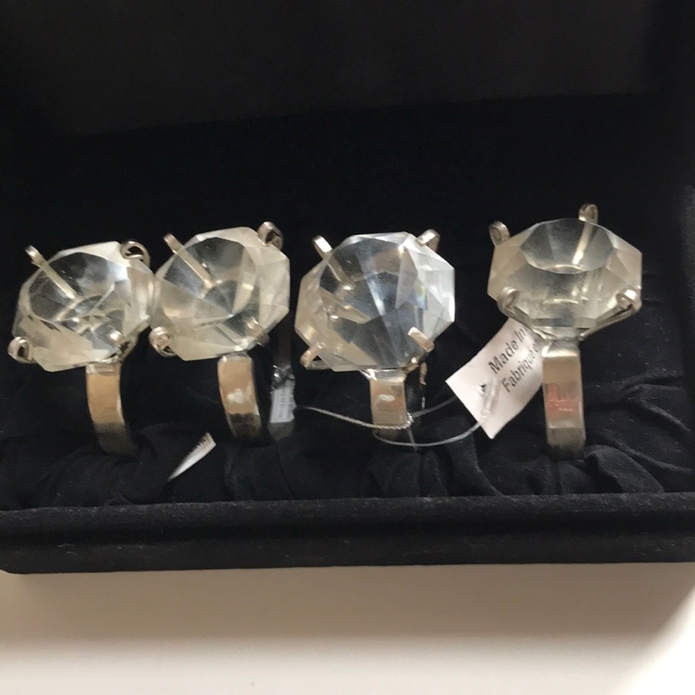 Diamond Ring lookalike napkin rings. Set of 4